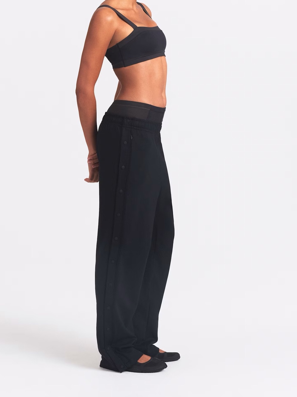 NWT Nike Skims matte side snap relaxed fit track pants in obsidian size small